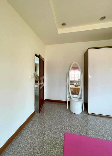 ขายด่วนบ้านหรู! 20 ล้านไม่ขาย ลดแรง แค่ 10.9 ล้านพอ!! พื้นที่ 251 ตร.ว. พร้อมเฟอร์นิเจอร์ทุกชิ้น, Udon Thani, Ban Chun, Muang Udon Thani, Udon Thani, 5 Bedrooms, 400 sqm, Single Detached House For Sale, by Rich property คุณพีรญา(จุ๋ม), 500021914 - DDproperty.com