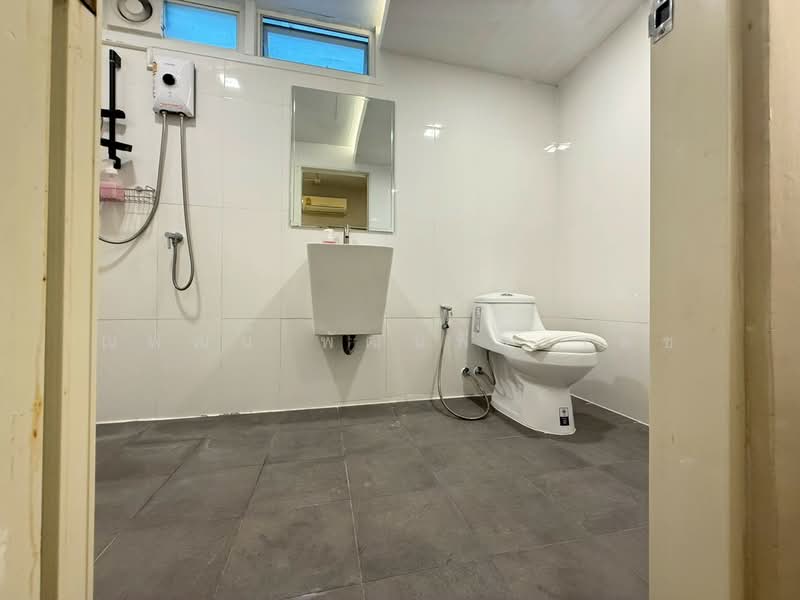 2 bedroom full furnished, Bangkok, Thung Phaya Thai, Ratchathewi, Bangkok, 2 Bedrooms, 30 sqm, Townhouse For Rent, by ณพัฒน์ พัฒนพีระเดช, 500022291 - DDproperty.com