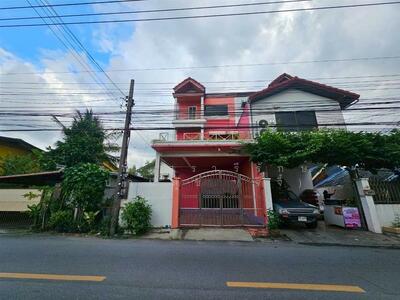 ขาย - ทาวน์เฮ้าส์ 3 ชั้น 30 ตร.ว. ทาวน์เฮ้าส์ ซอยเพิ่มสิน20 ใกล้สถานีรถไฟฟ้าสีเขียว, กรุงเทพ