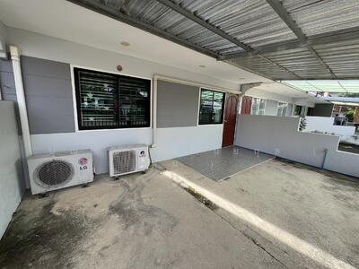 ขาย - ขายถูก บ้านทาวเฮาส์ชั้นเดียว เฟอร์นิเจอร์ครบพร้อมเข้าอยู่ ตำบลหางดง อำเภอหางดง จังหวัดเชียงใหม่, เชียงใหม่