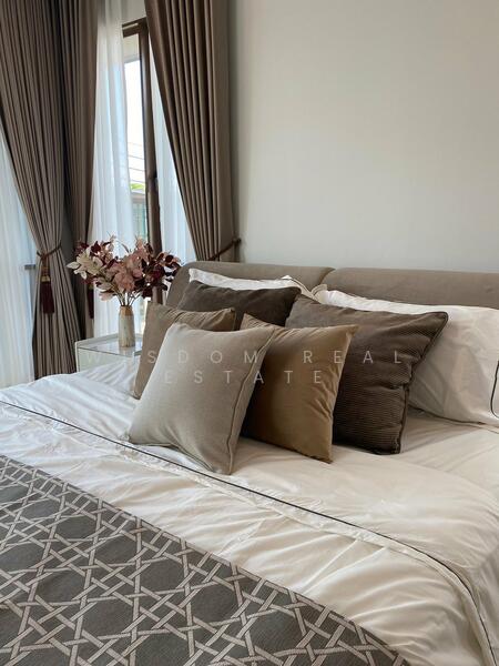 Burasiri Krungthep Kreetha, Bangkok, 95 Soi Pracha Ruam Chai, Hua Mak, Bang Kapi, Bangkok, 4 Bedrooms, 300 sqm, Single Detached House For Rent, by Wisdom Real Estate, 500023674 - DDproperty.com