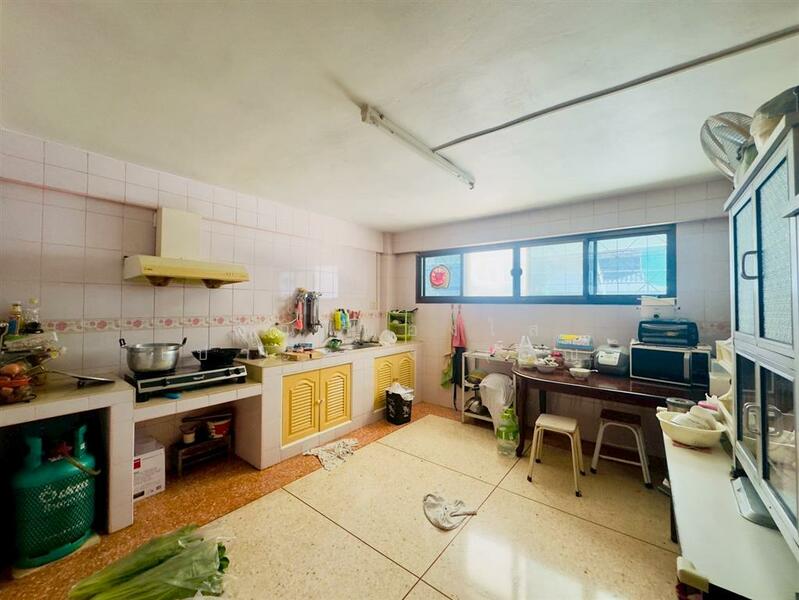 ขาย - ห้องเช่า 4 ชั้น 54 ตร.ว. ห้องเช่า ซอยศิวปรีชา ถนนเอกชัย, กรุงเทพ