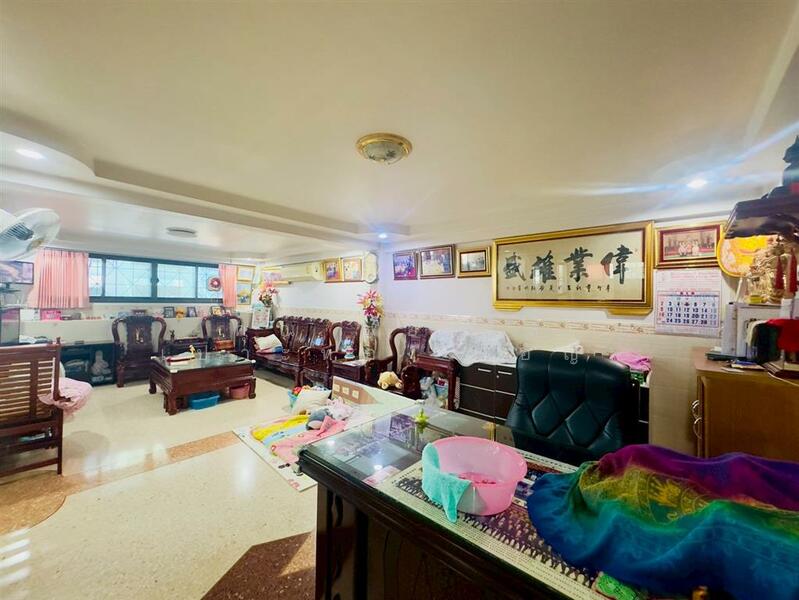 ขาย - ห้องเช่า 4 ชั้น 54 ตร.ว. ห้องเช่า ซอยศิวปรีชา ถนนเอกชัย, กรุงเทพ