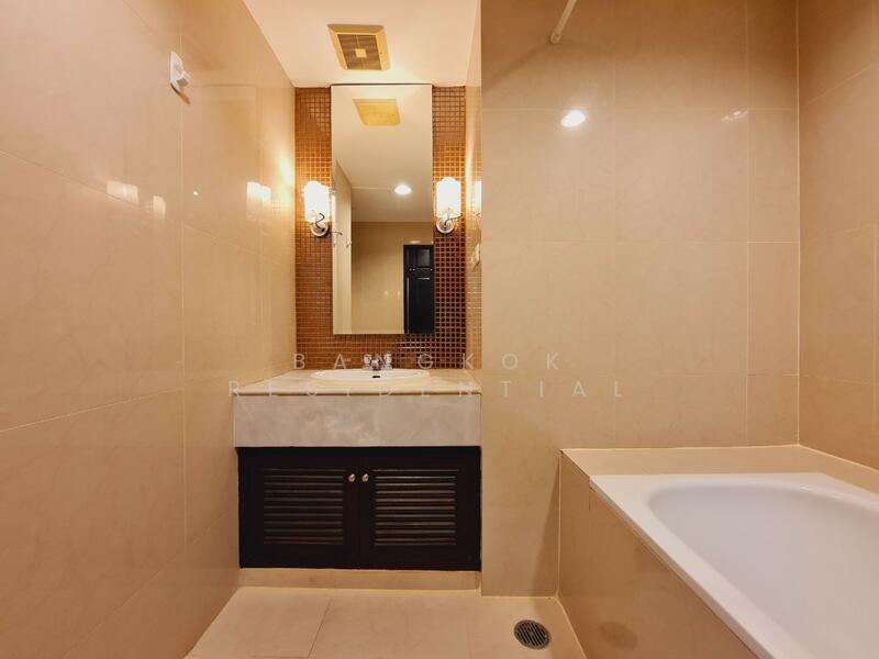 Lake Green, Bangkok, 199 Sukhumvit Soi 8, Khlong Toei, Khlong Toei, Bangkok, 3 Bedrooms, 136 sqm, Condo For Rent, by Bangkok Residential, 500024539 - DDproperty.com