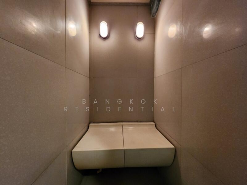 Lake Green, Bangkok, 199 Sukhumvit Soi 8, Khlong Toei, Khlong Toei, Bangkok, 3 Bedrooms, 136 sqm, Condo For Rent, by Bangkok Residential, 500024539 - DDproperty.com