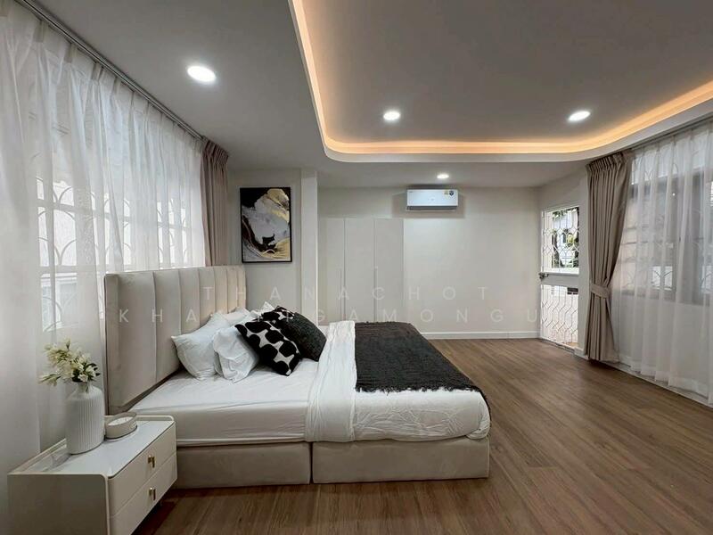 ให้เช่า - วิลล่า 5-ห้องนอน, กรุงเทพ