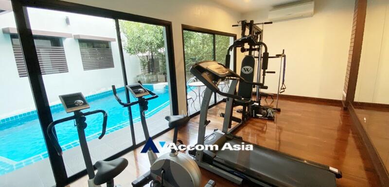 For Sale - RARE Items หาไม่ได้แล้ว!! บ้านขนาดใหญ่ / Apartments for expat executives – เดินเพียง 5 นาทีถึง Empor, Bangkok