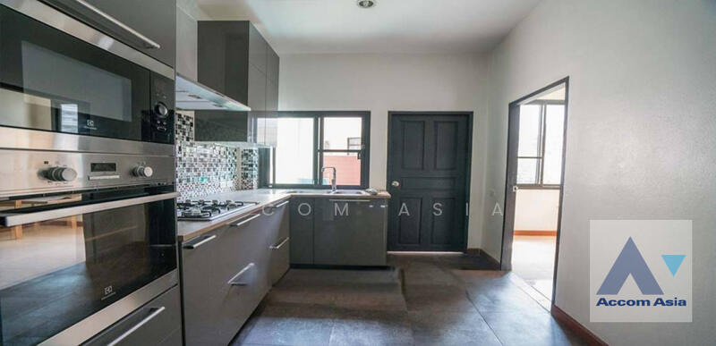 ขาย - RARE Items หาไม่ได้แล้ว!! บ้านขนาดใหญ่ / Apartments for expat executives – เดินเพียง 5 นาทีถึง Empor, กรุงเทพ