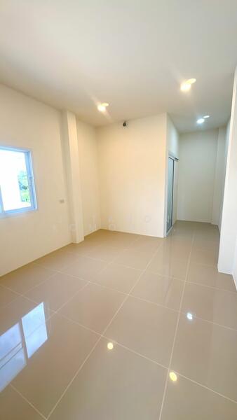 ขายบ้านเดี่ยวหรู 2 ชั้น บ้านศรีย้อย ต้นธง - ลำพูน บ้านใหม่สไตล์โมเดิร์น ของแถมจัดเต็ม ถูกมาก, Lamphun, Ton Thong, Muang Lamphun, Lamphun, 2 Bedrooms, 60 sqm, Single Detached House For Sale, by Jutanon Komoottanaruk, 500025130 - DDproperty.com