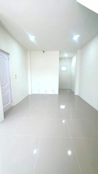 ขายบ้านเดี่ยวหรู 2 ชั้น บ้านศรีย้อย ต้นธง - ลำพูน บ้านใหม่สไตล์โมเดิร์น ของแถมจัดเต็ม ถูกมาก, Lamphun, Ton Thong, Muang Lamphun, Lamphun, 2 Bedrooms, 60 sqm, Single Detached House For Sale, by Jutanon Komoottanaruk, 500025130 - DDproperty.com