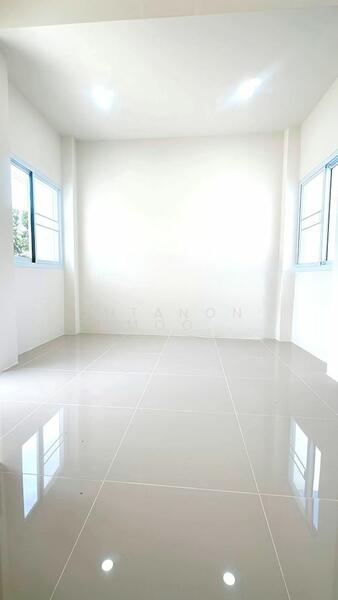 ขายบ้านเดี่ยวหรู 2 ชั้น บ้านศรีย้อย ต้นธง - ลำพูน บ้านใหม่สไตล์โมเดิร์น ของแถมจัดเต็ม ถูกมาก, Lamphun, Ton Thong, Muang Lamphun, Lamphun, 2 Bedrooms, 60 sqm, Single Detached House For Sale, by Jutanon Komoottanaruk, 500025130 - DDproperty.com