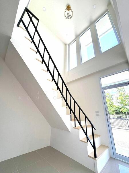 ขายบ้านเดี่ยวหรู 2 ชั้น บ้านศรีย้อย ต้นธง - ลำพูน บ้านใหม่สไตล์โมเดิร์น ของแถมจัดเต็ม ถูกมาก, Lamphun, Ton Thong, Muang Lamphun, Lamphun, 2 Bedrooms, 60 sqm, Single Detached House For Sale, by Jutanon Komoottanaruk, 500025130 - DDproperty.com