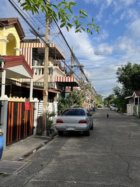 ถนน หน้าบ้าน