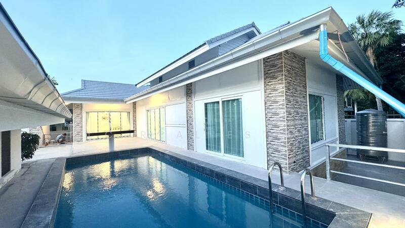 Modern Pool Villa for Sale in Pornprapanimit, Chon Buri (Pattaya), Bang Lamung, Bang Lamung (Pattaya), Chon Buri (Pattaya), 3 Bedrooms, 472 sqm, Single Detached House For Sale, by PLC Real Estate, 500026195 - DDproperty.com