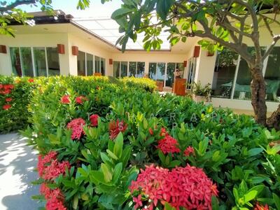 ขาย - ขายบ้านหรูพร้อมที่ดินติดทะเลวิวสวยสุดสายตา พร้อม สระว่ายน้ำส่วนตัว – หาดปึกเตียน ชะอำ จ.เพชรบุรี, เพชรบุรี