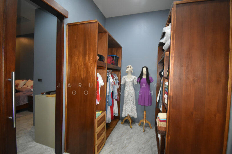 Master bedroom walk-in closet