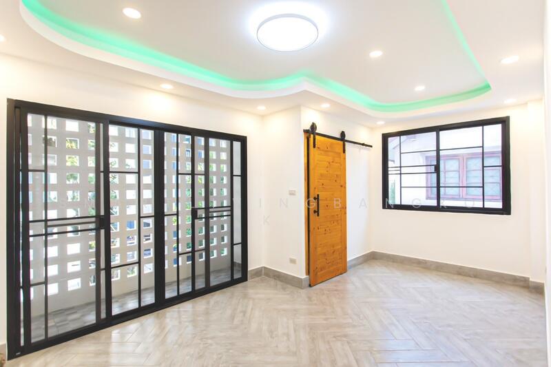 For Sale - Renovated single house for sale in the Suthisan / Huai Khwang area, Bangkok