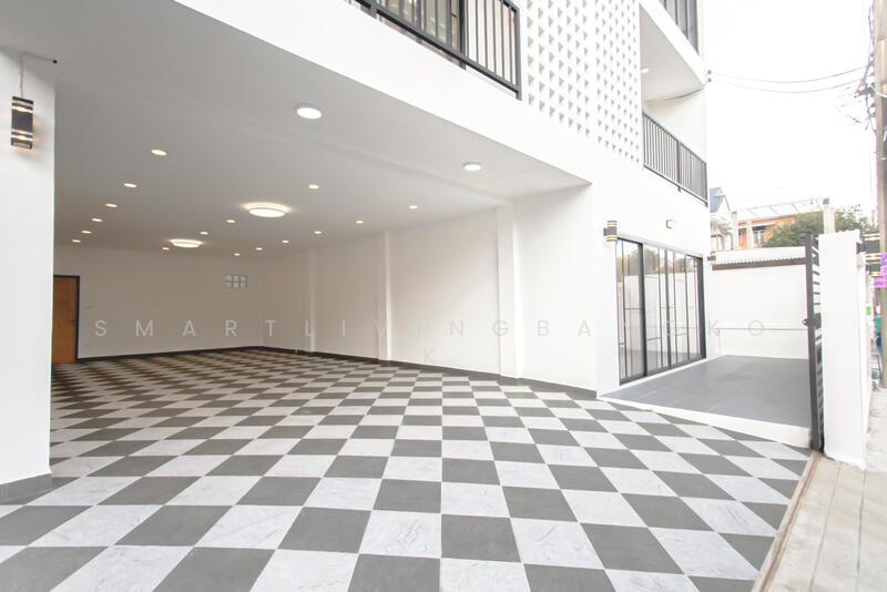 For Sale - Renovated single house for sale in the Suthisan / Huai Khwang area, Bangkok