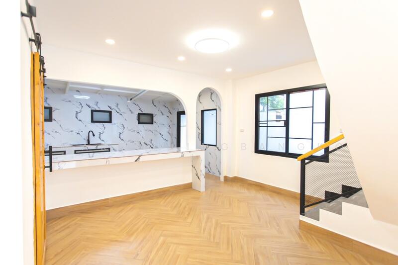 For Sale - Renovated single house for sale in the Suthisan / Huai Khwang area, Bangkok