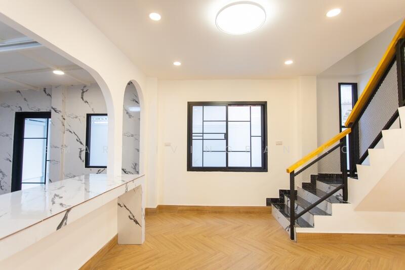 For Sale - Renovated single house for sale in the Suthisan / Huai Khwang area, Bangkok