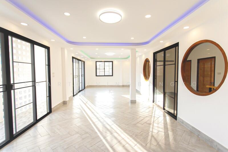 For Sale - Renovated single house for sale in the Suthisan / Huai Khwang area, Bangkok