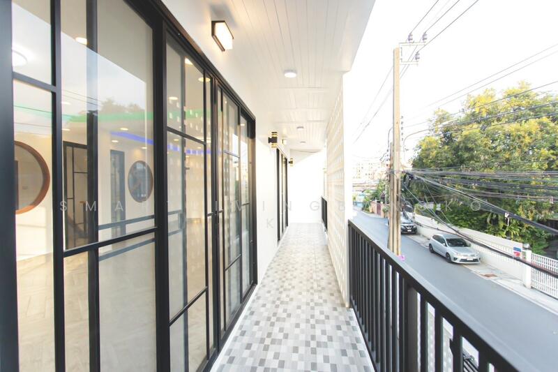 For Sale - Renovated single house for sale in the Suthisan / Huai Khwang area, Bangkok