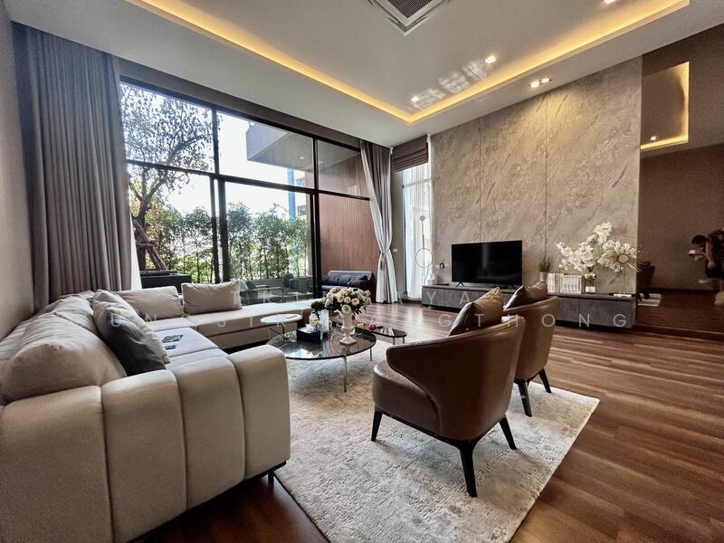 For Sale - 4-BR Villa, Bangkok