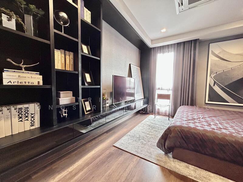 For Sale - 4-BR Villa, Bangkok