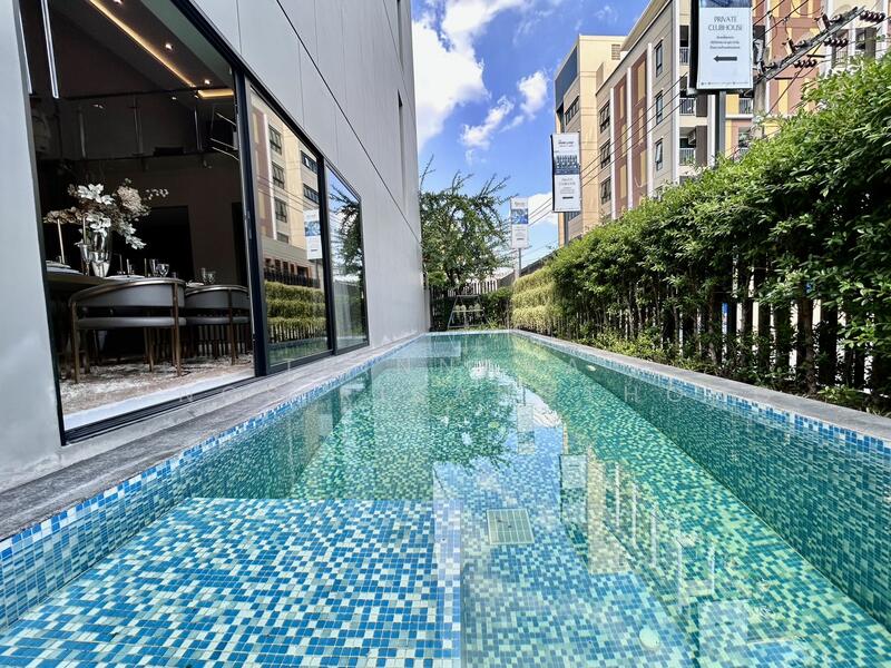 For Sale - 4-BR Villa, Bangkok