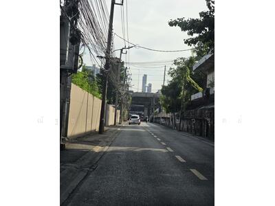 ขาย - ขายที่ดินถนนพระราม 9 ห่างจากถนนพระราม 9 เพียง 65 เมตร ห่างจากถนนประดิษฐ์มนูญธรรม 440 เมตร, กรุงเทพ