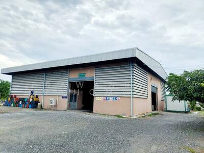 ขาย - ขายที่ดินพร้อมสิ่งปลูกสร้าง เนื้อที่ขนาด 8-2-13ไร่ (13,652 ตร.ม.) มีใบอนุญาต รง.4 (105 ) รง.4 (106, ชลบุรี