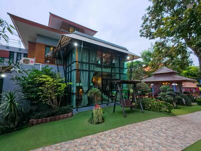 ขาย - ขายพูลวิลล่าหรูเขาใหญ่ พญาเย็น ปากช่อง วิวเขา บ้าน 2 หลัง 2.5–3 ชั้น ที่ดิน 1 ไร่ ใช้สอย 800 ตร.ม, นครราชสีมา