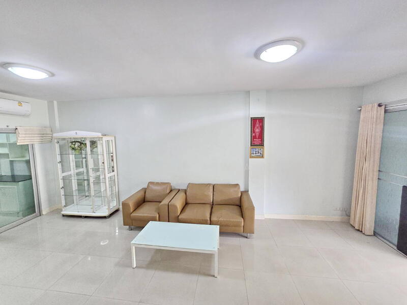 ให้เช่า - ให้เช่า ทาวน์โฮม 3 ชั้น ถนนเลี่ยงเมืองสามัคคี ใกล้บิ๊กซีเอ็กซ์ตร้า แจ้งวัฒนะ, นนทบุรี