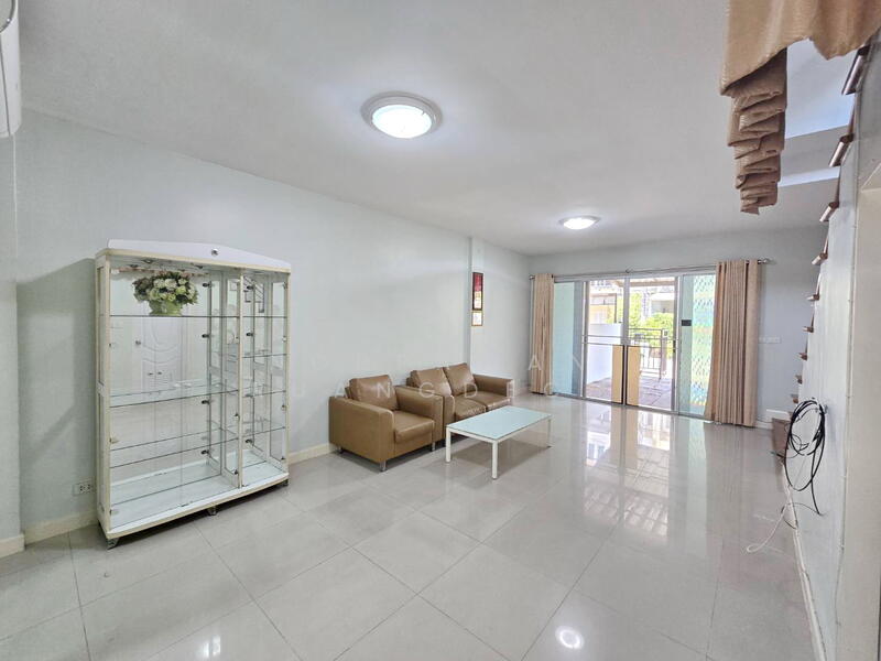 ให้เช่า - ให้เช่า ทาวน์โฮม 3 ชั้น ถนนเลี่ยงเมืองสามัคคี ใกล้บิ๊กซีเอ็กซ์ตร้า แจ้งวัฒนะ, นนทบุรี