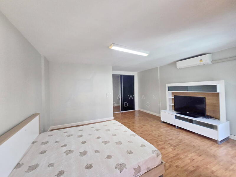 ให้เช่า - ให้เช่า ทาวน์โฮม 3 ชั้น ถนนเลี่ยงเมืองสามัคคี ใกล้บิ๊กซีเอ็กซ์ตร้า แจ้งวัฒนะ, นนทบุรี