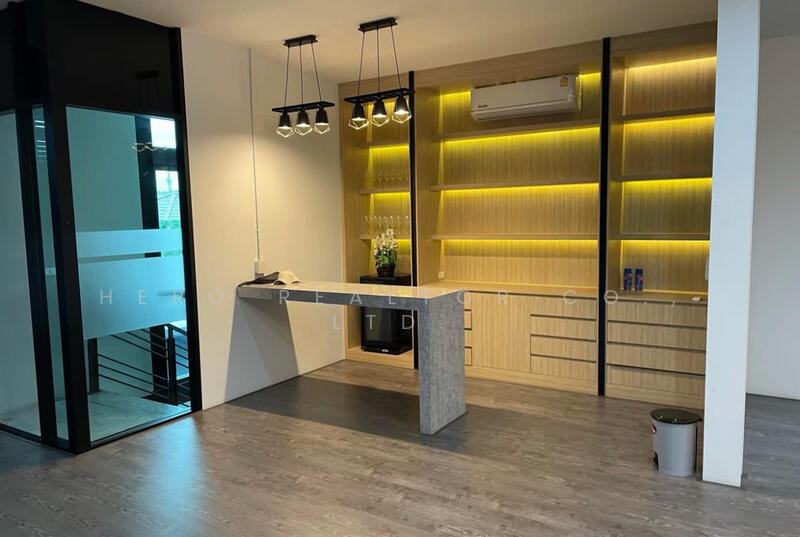 For Rent - For Rent Bangkok Office Space Sukhumvit BTS Bearing BRE26180, Bangkok