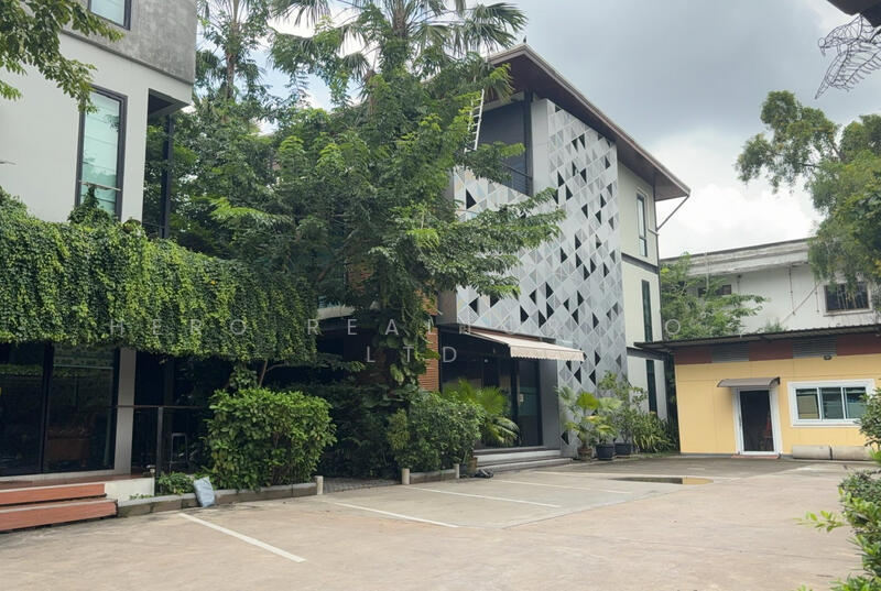 For Rent - For Rent Bangkok Office Space Sukhumvit BTS Bearing BRE26180, Bangkok