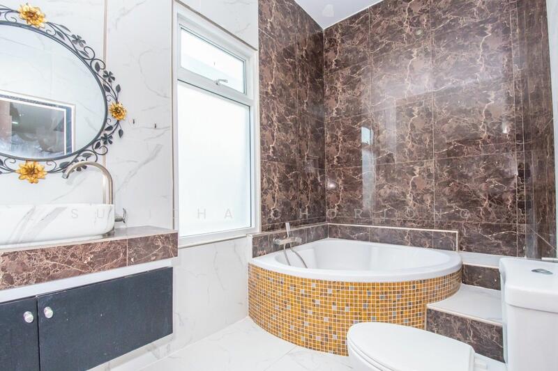 4-BR Villa, Chon Buri (Pattaya), Huai Yai, Bang Lamung (Pattaya), Chon Buri (Pattaya), 4 Bedrooms, 382 sqm, Villa For Sale, by Supicha Chorjong, 500033472 - DDproperty.com