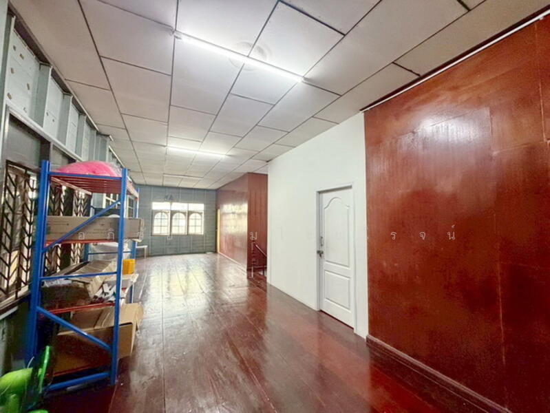 For Sale - ขายโฮมออฟฟิศ พร้อมโกดังเก็บสินค้า ตกแต่งไว้ดีใช้งานได้ทันที 137 ตร.ว. ทำเล ซอยจุลินท์จัดสรร 4, Nonthaburi