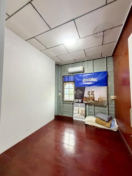 ขาย - ขายโฮมออฟฟิศ พร้อมโกดังเก็บสินค้า ตกแต่งไว้ดีใช้งานได้ทันที 137 ตร.ว. ทำเล ซอยจุลินท์จัดสรร 4, นนทบุรี