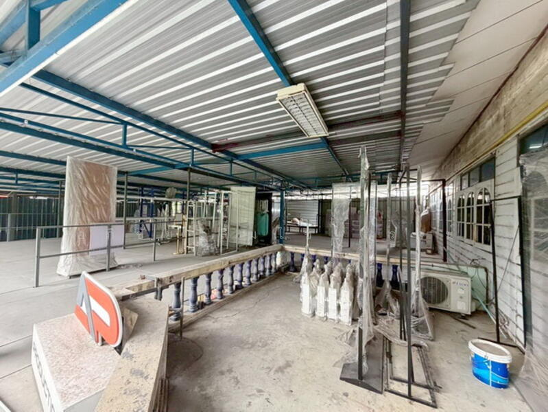 ขาย - ขายโฮมออฟฟิศ พร้อมโกดังเก็บสินค้า ตกแต่งไว้ดีใช้งานได้ทันที 137 ตร.ว. ทำเล ซอยจุลินท์จัดสรร 4, นนทบุรี