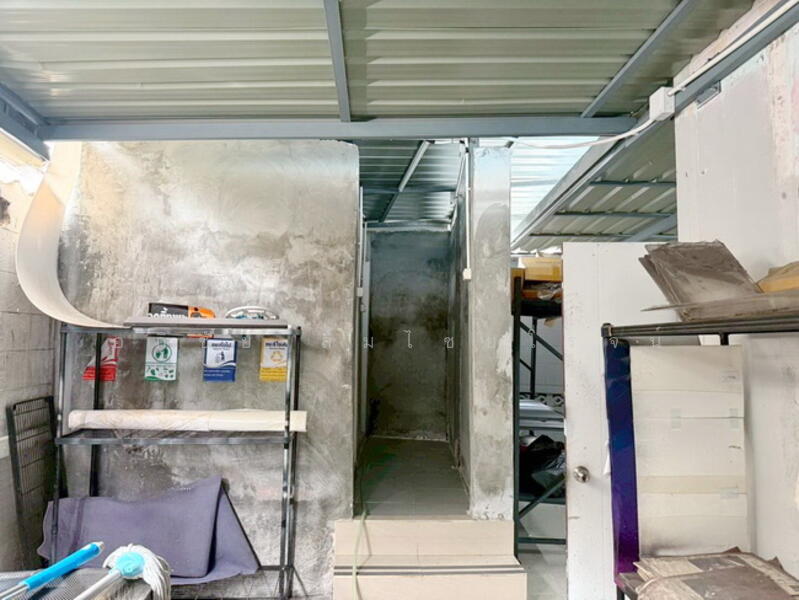 ขาย - ขายโฮมออฟฟิศ พร้อมโกดังเก็บสินค้า ตกแต่งไว้ดีใช้งานได้ทันที 137 ตร.ว. ทำเล ซอยจุลินท์จัดสรร 4, นนทบุรี