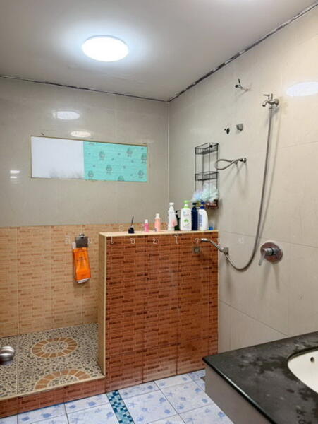 ขาย - ขายโฮมออฟฟิศ พร้อมโกดังเก็บสินค้า ตกแต่งไว้ดีใช้งานได้ทันที 137 ตร.ว. ทำเล ซอยจุลินท์จัดสรร 4, นนทบุรี