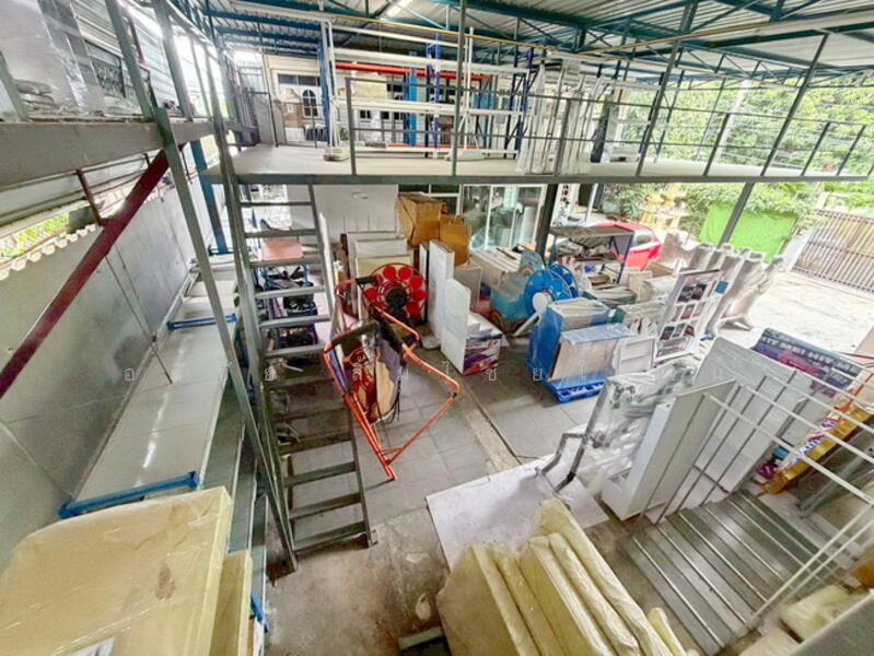 ขาย - ขายโฮมออฟฟิศ พร้อมโกดังเก็บสินค้า ตกแต่งไว้ดีใช้งานได้ทันที 137 ตร.ว. ทำเล ซอยจุลินท์จัดสรร 4, นนทบุรี