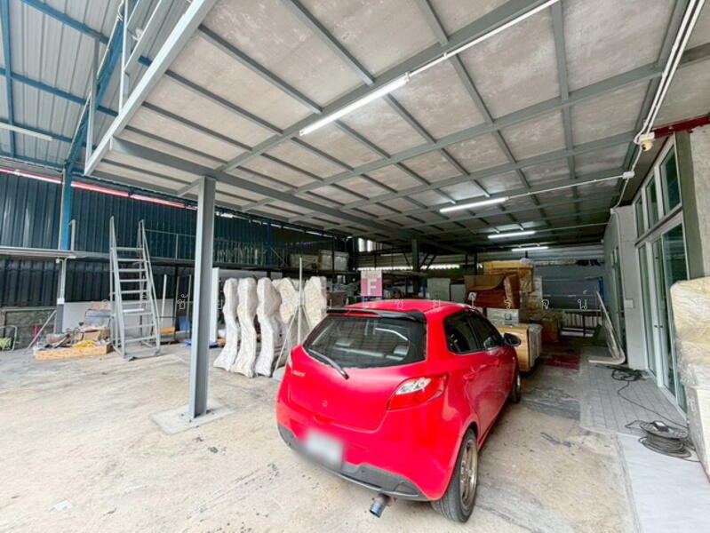 ขาย - ขายโฮมออฟฟิศ พร้อมโกดังเก็บสินค้า ตกแต่งไว้ดีใช้งานได้ทันที 137 ตร.ว. ทำเล ซอยจุลินท์จัดสรร 4, นนทบุรี