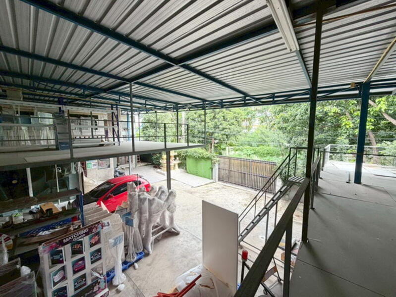 ขาย - ขายโฮมออฟฟิศ พร้อมโกดังเก็บสินค้า ตกแต่งไว้ดีใช้งานได้ทันที 137 ตร.ว. ทำเล ซอยจุลินท์จัดสรร 4, นนทบุรี