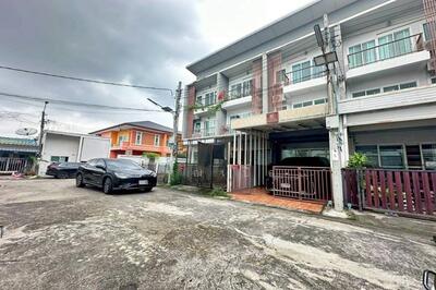 ขาย - ขายทาวน์โฮม 3ชั้น 18ตร.วา ลาดพร้าว นาคนิวาส 27, กรุงเทพ