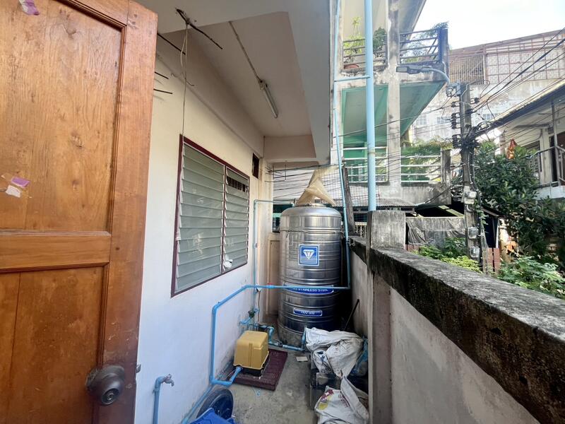 For Sale - เริ่มลงทุนวันนี้ หากบริหารดี ๆ อาจได้ผลตอบแทนถึง 10% ต่อปี!!!! ขายหอพัก 3 ชั้น 8 ห้อง ในซอยจรัญฯ 33, Bangkok