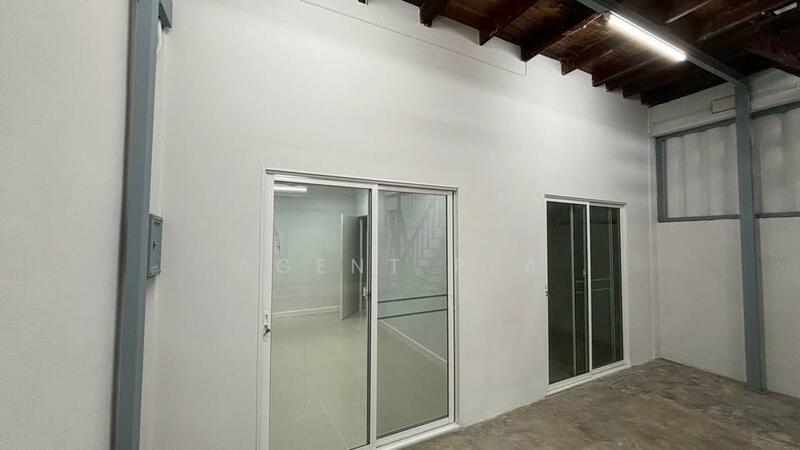 ให้เช่า - Warehouse with office for rent near ICONSIAM (SPSAD3646), กรุงเทพ