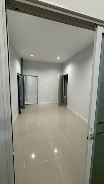 ให้เช่า - Warehouse with office for rent near ICONSIAM (SPSAD3646), กรุงเทพ